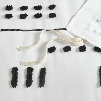 Intelligent Design Milani Clip Jacquard Duvet Cover Set Black/White 5 Intelligent Design Milani Clip Jacquard Duvet Cover Set Black/White - Image 5