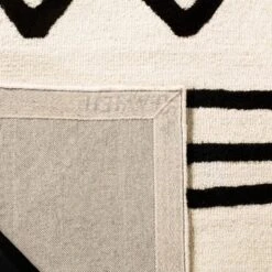 Safavieh Kids SFK907 Hand Tufted Area Rug - Safavieh -Home Decoration Store GUEST c6e53ba3 d892 43db 97ed 465f94974faa