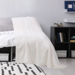 PiccoCasa New Luxury Leaves Fulls Fleece Warm Large Sofa Throw Blankets -Home Decoration Store GUEST e1198f2d 3f9d 4e60 ad5e ad9cc7c7094b